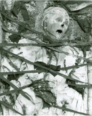 I Met the Vampire Witch | www.vonsponneck.co.uk